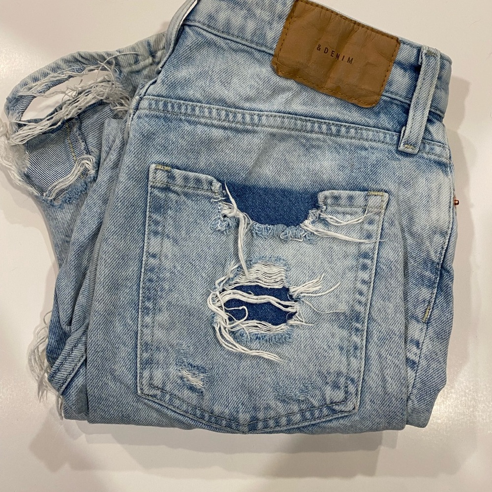 Light Blue Distressed Women's Cropped Jeans
